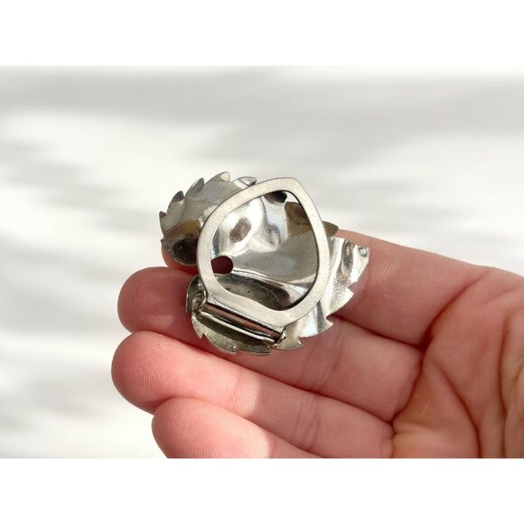 Lieba USA SIgned Silver Toned Leaf Shaped Hand Carved Scarf Clip / Sweater Clip - Picture 6 of 10